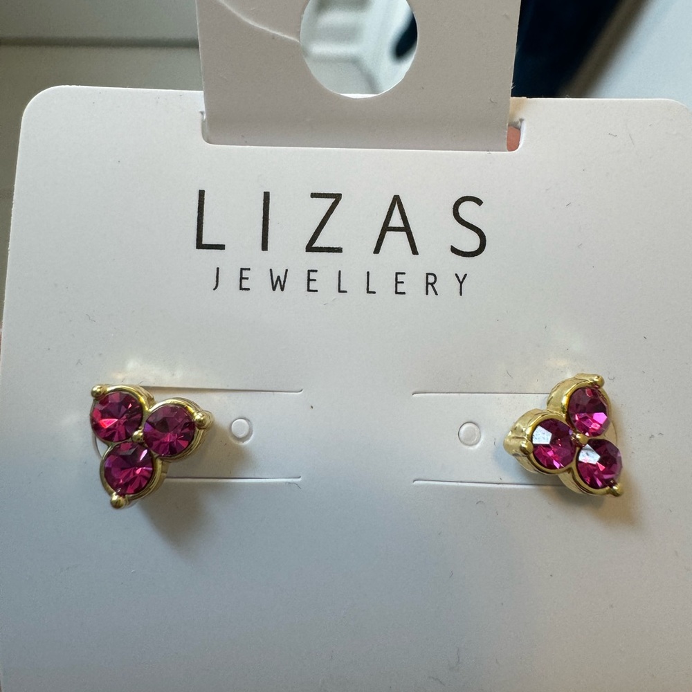 3 crystal stone studs